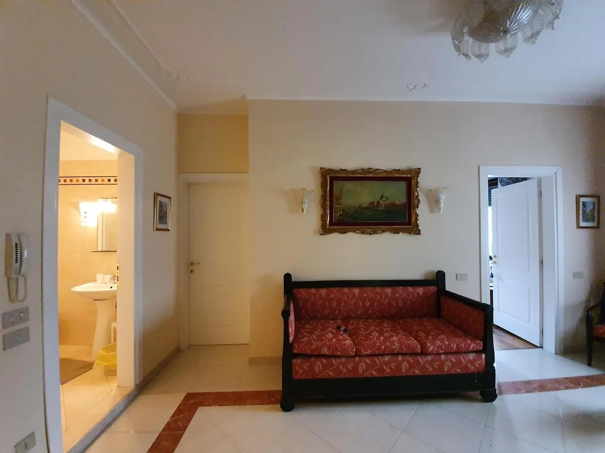 Villa Berghinz Lido di Venezia Alojamento de Acomodação e Pequeno-almoço